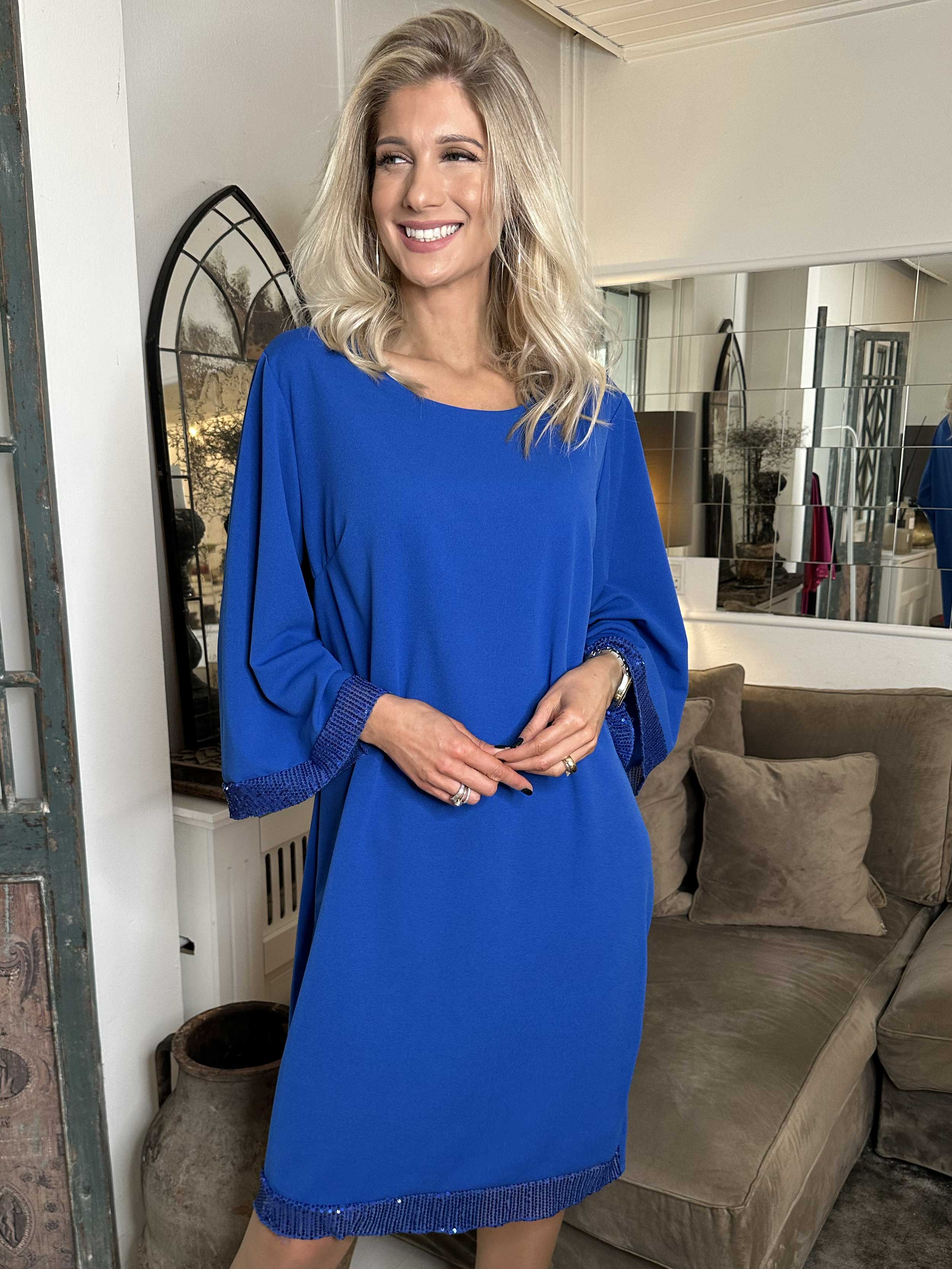 Lanza - Fin klänning detaljerad med paljettkanter